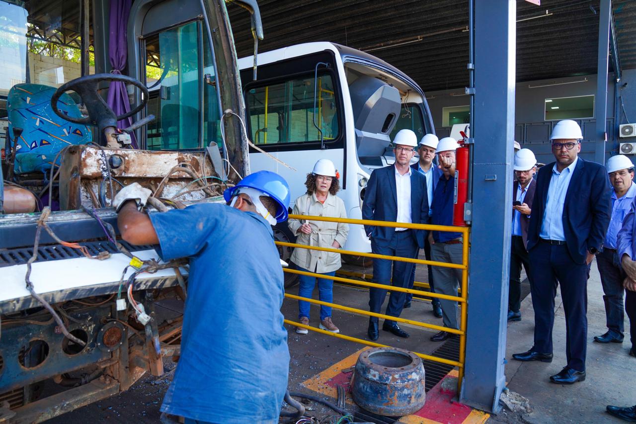 “Missão fundamental”, diz Perpétua sobre renovação de frota de ônibus e caminhões